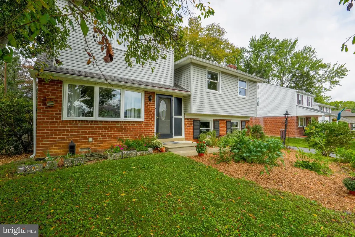 609 School Ln, Wallingford, PA 19086 - #1