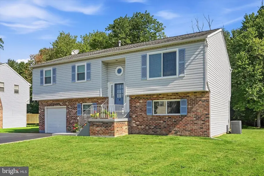 2309 Ferncroft Cir, Upper Chichester, PA 19061 - #2