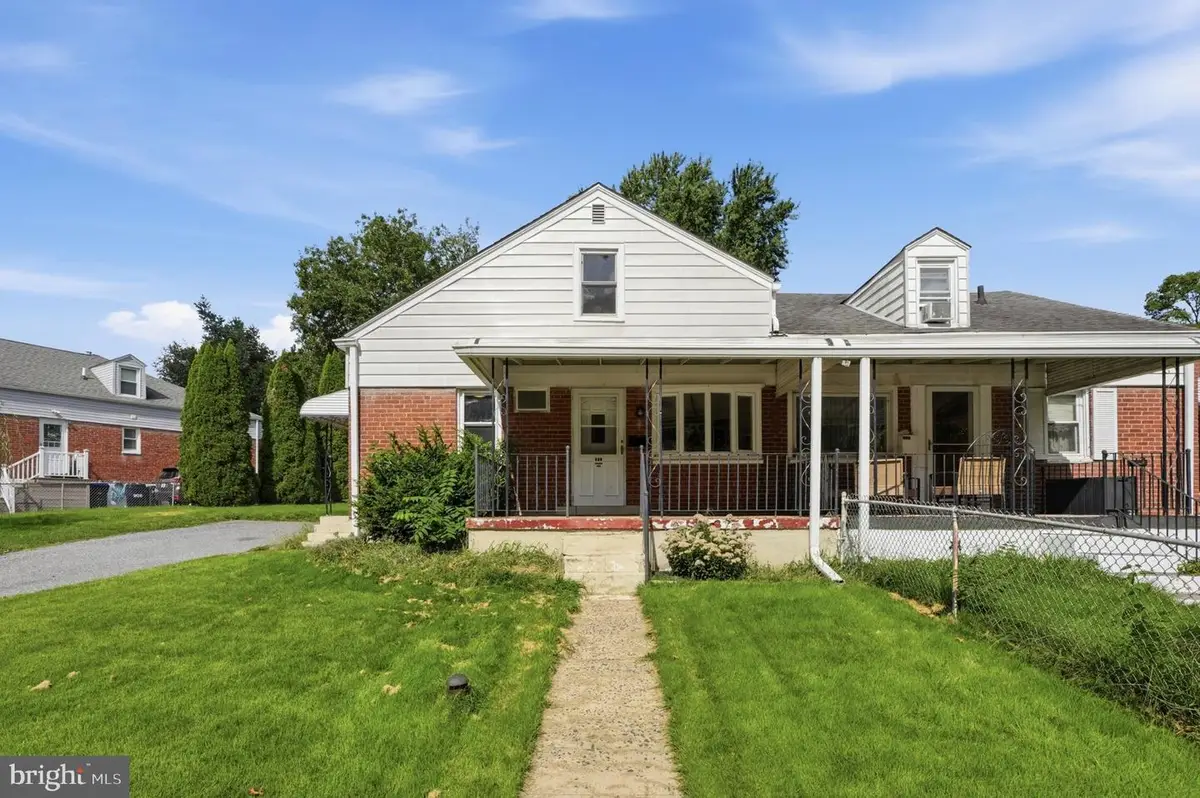 906 Kingsman Rd, Upper Chichester, PA 19061 - #1