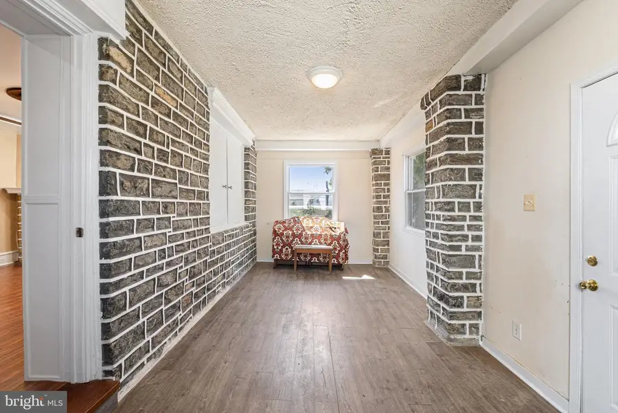 5 Ardsley Rd, Upper Darby, PA 19082 - #3