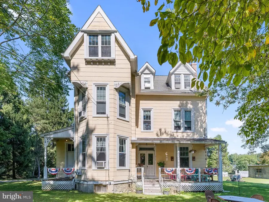 354 Valleybrook Rd, Glen Mills, PA 19342 - #2