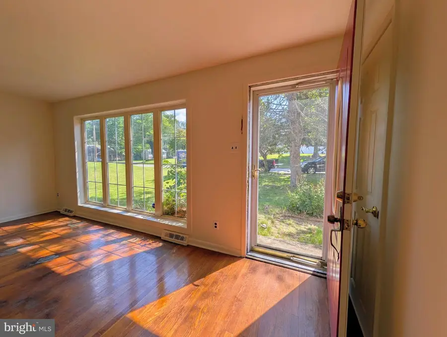 417 Virginia Ln, Aston, PA 19014 - #3