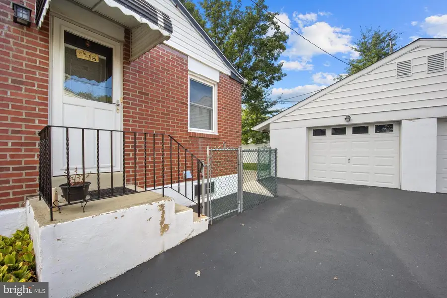 1039 11th Ave, Folsom, PA 19033 - #3