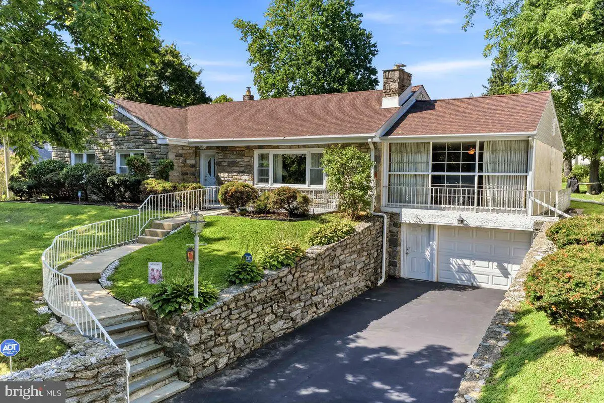 320 E Knowles Ave, Glenolden, PA 19036 - #1
