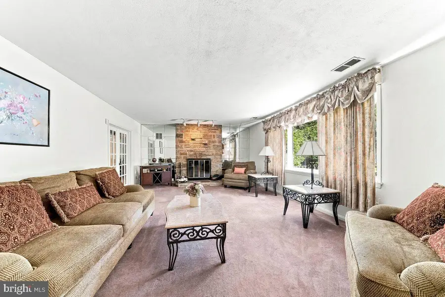 320 E Knowles Ave, Glenolden, PA 19036 - #3