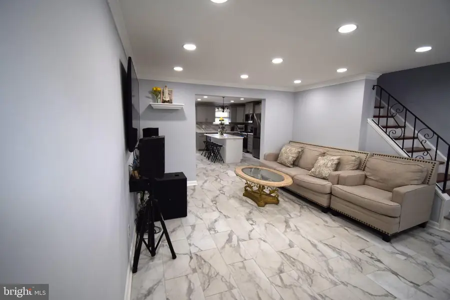 735 Windsor Cir, Folcroft, PA 19032 - #3