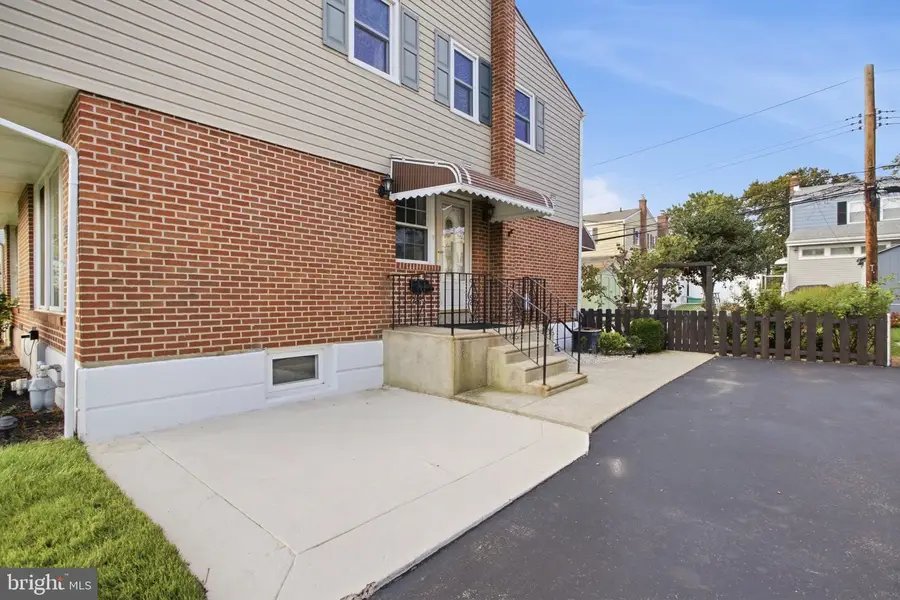 1422 Greenway Rd, Swarthmore, PA 19081 - #3