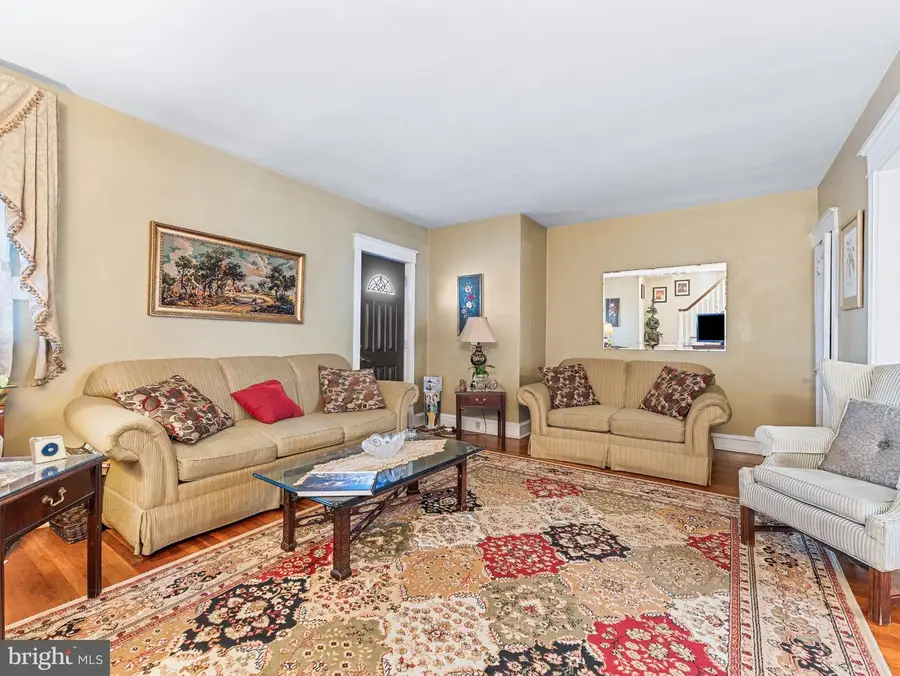 257 Long Ln, Upper Darby, PA 19082 - #2