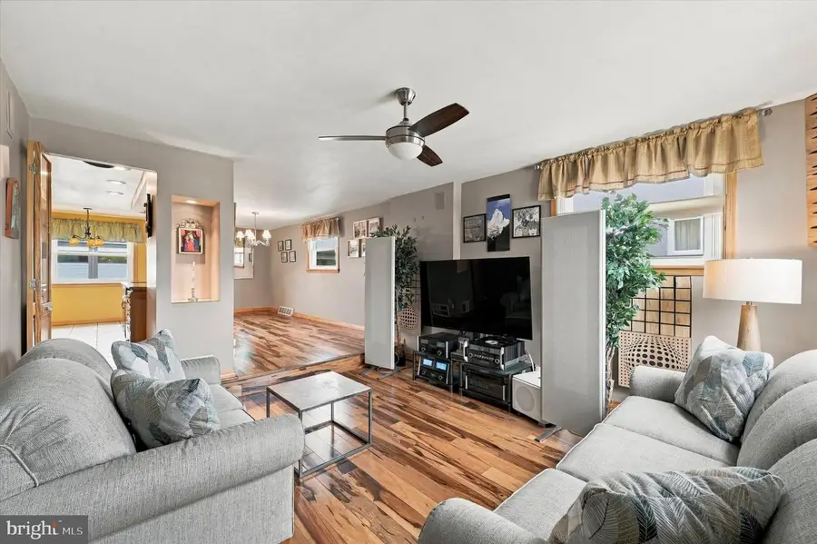 211 Willowbrook Ave, Folsom, PA 19033 - #3