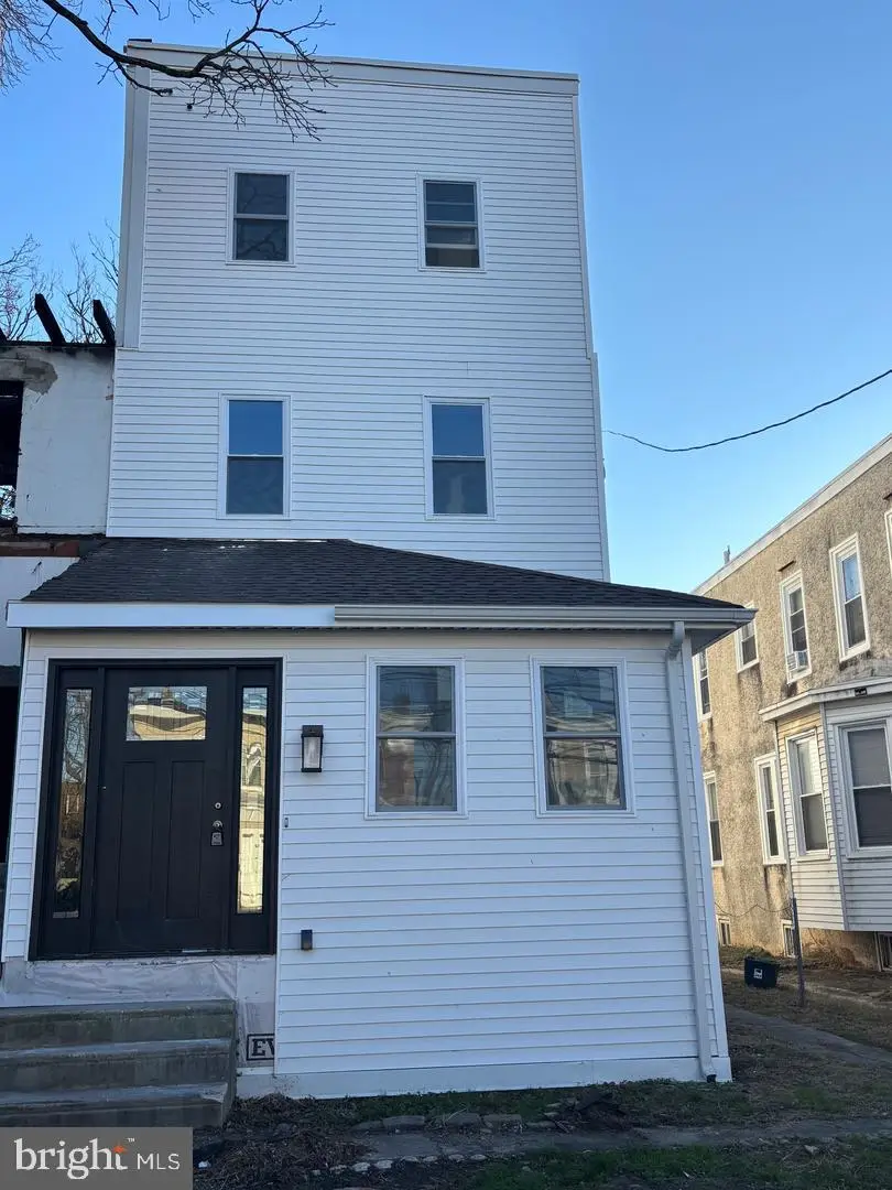 402 Colwyn Ave, Darby, PA 19023 - #1
