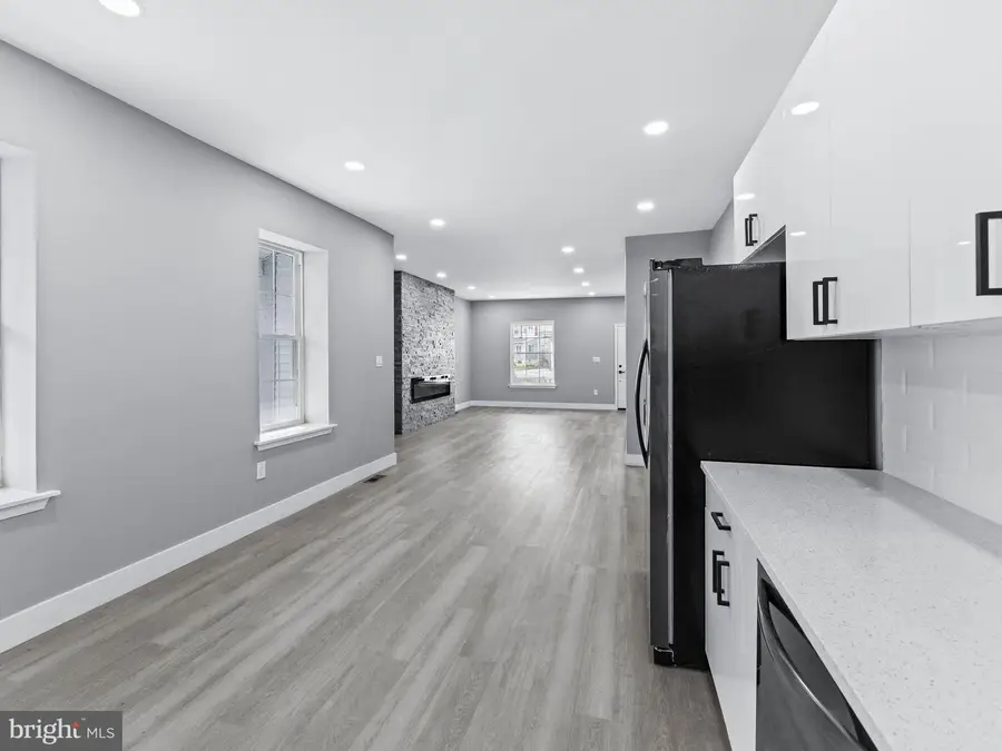 19 S 6th St, Darby, PA 19023 - #3