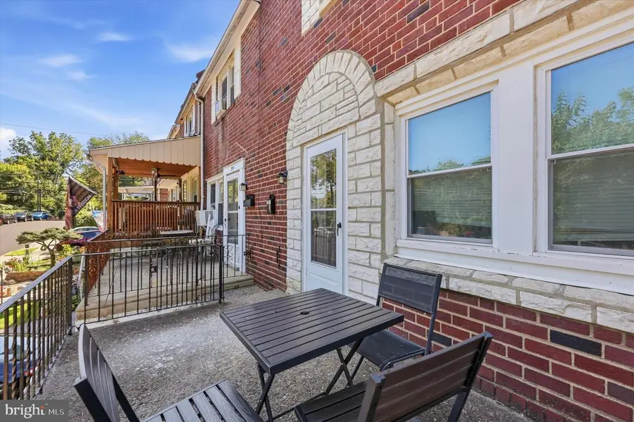 556 N Sycamore Ave, Clifton Heights, PA 19018 - #3
