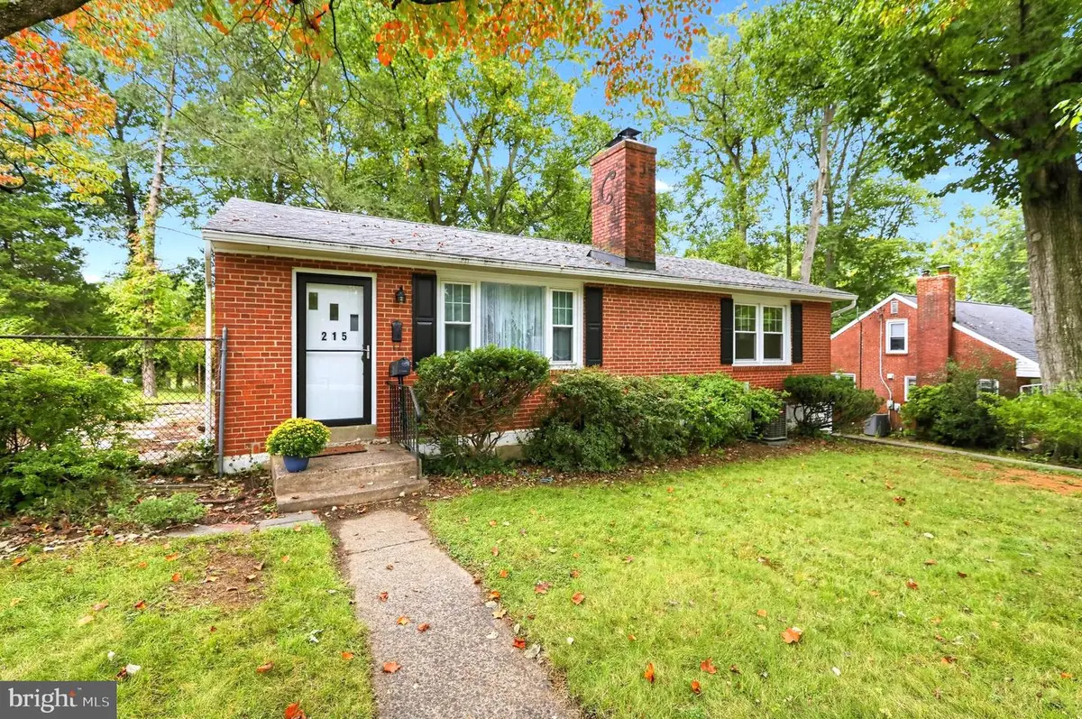 215 Parkview Dr, Broomall, PA 19008 - #1