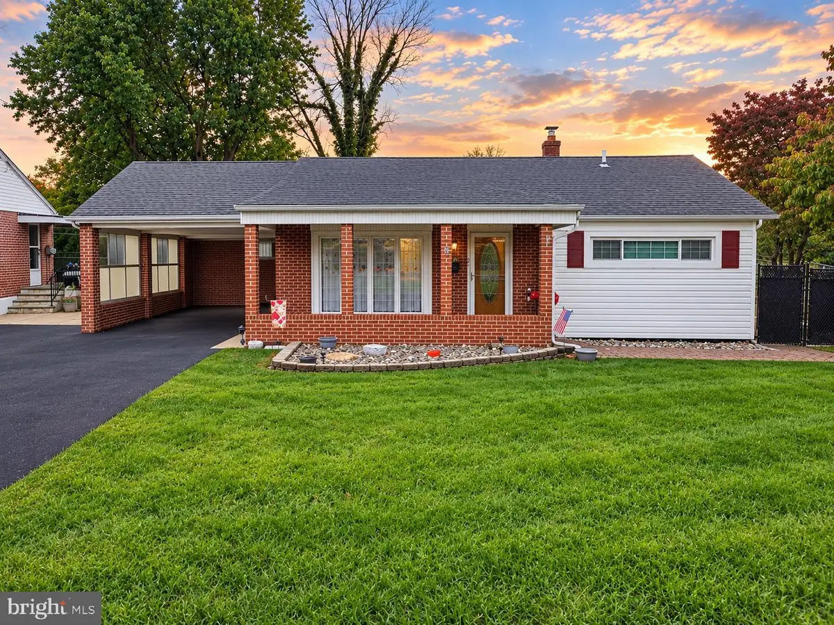 2253 S Lee Ln, Aston, PA 19014 - #1