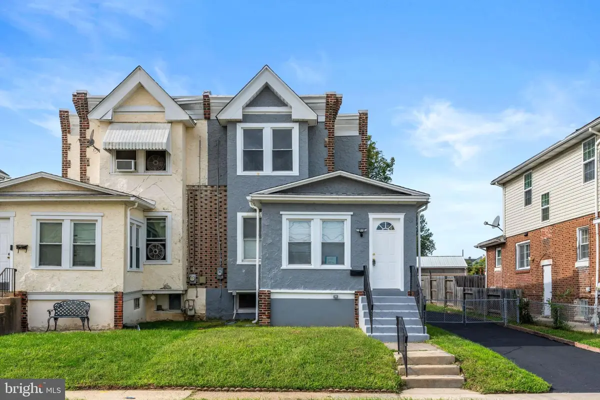 30 N Ridgeway Ave, Glenolden, PA 19036 - #1