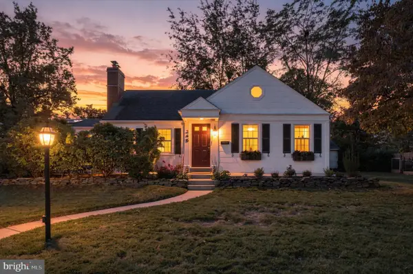 246 Lenox, HAVERTOWN, PA 19083