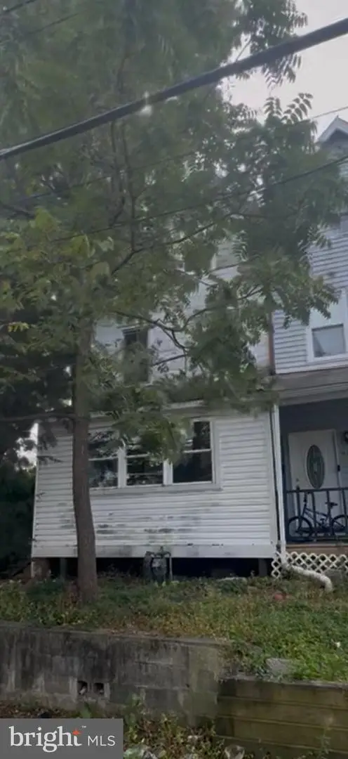 1028 Pine St, DARBY, PA 19023