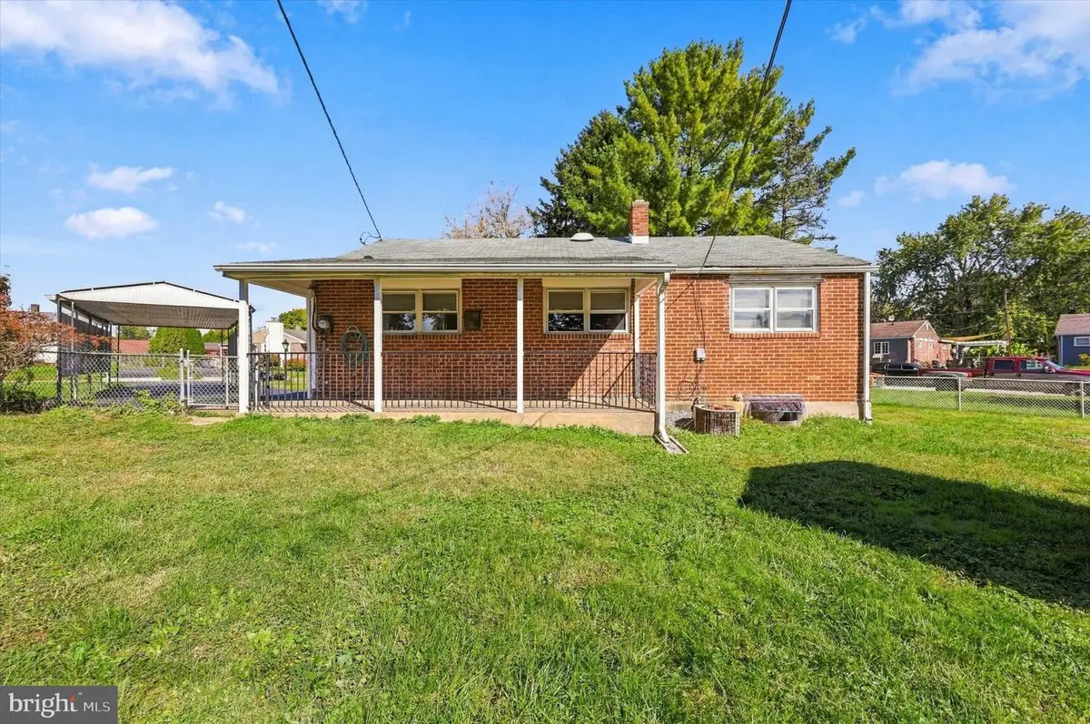 2105 N Bent Ln, Aston, PA 19014 - #1