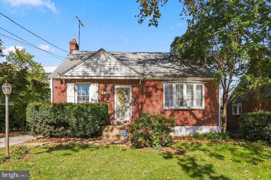 7 Golf Rd, Darby, PA 19023 - #3