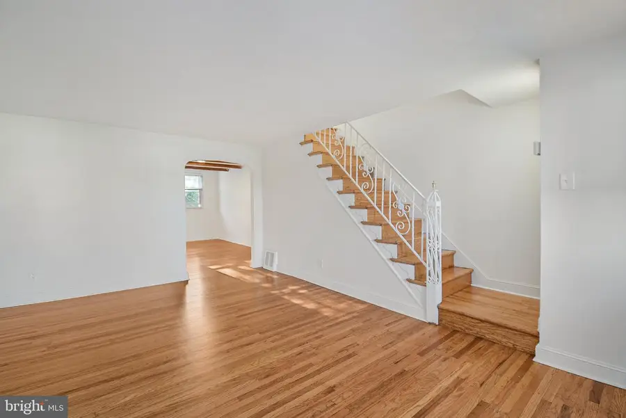 913 Maple Ave, Glenolden, PA 19036 - #2