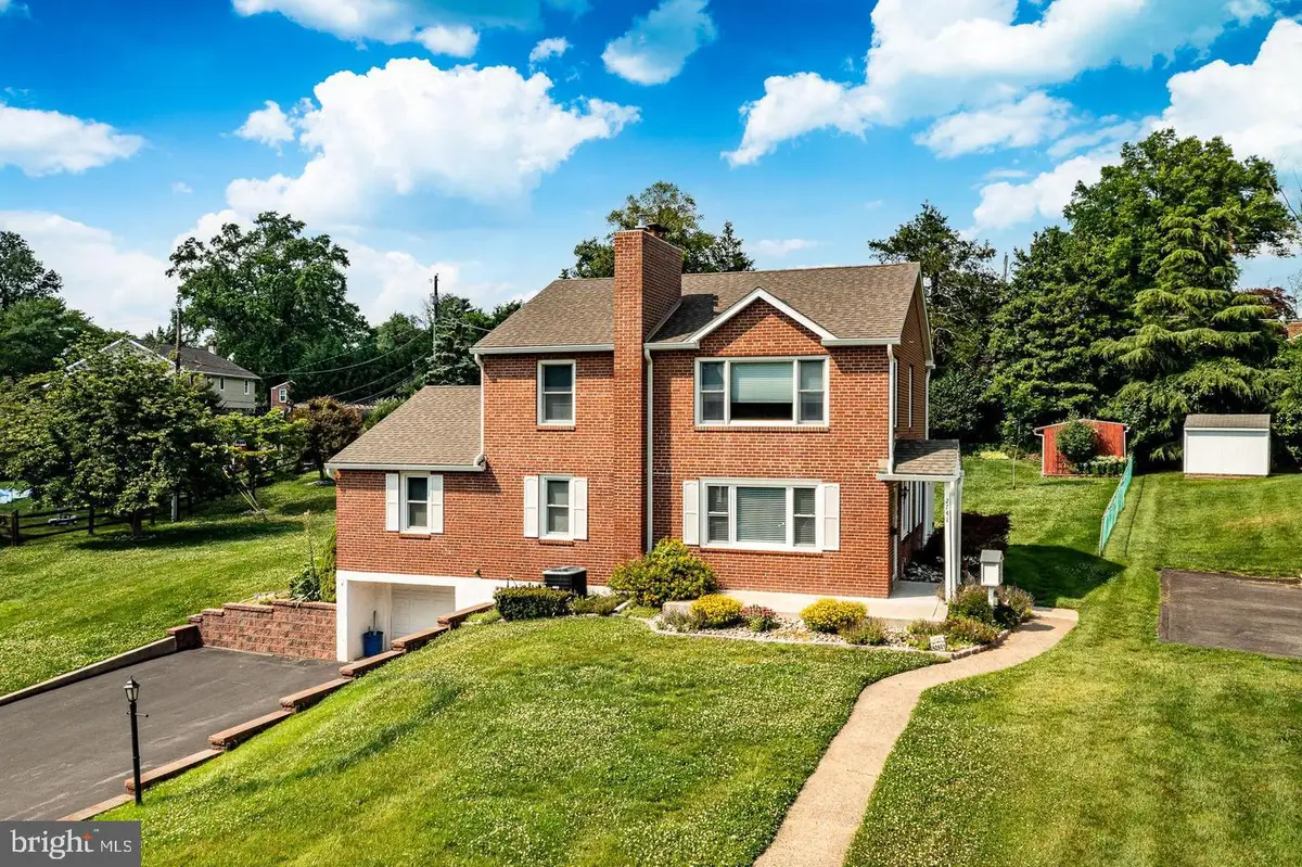 2741 Hillview Rd, Broomall, PA 19008 - #1