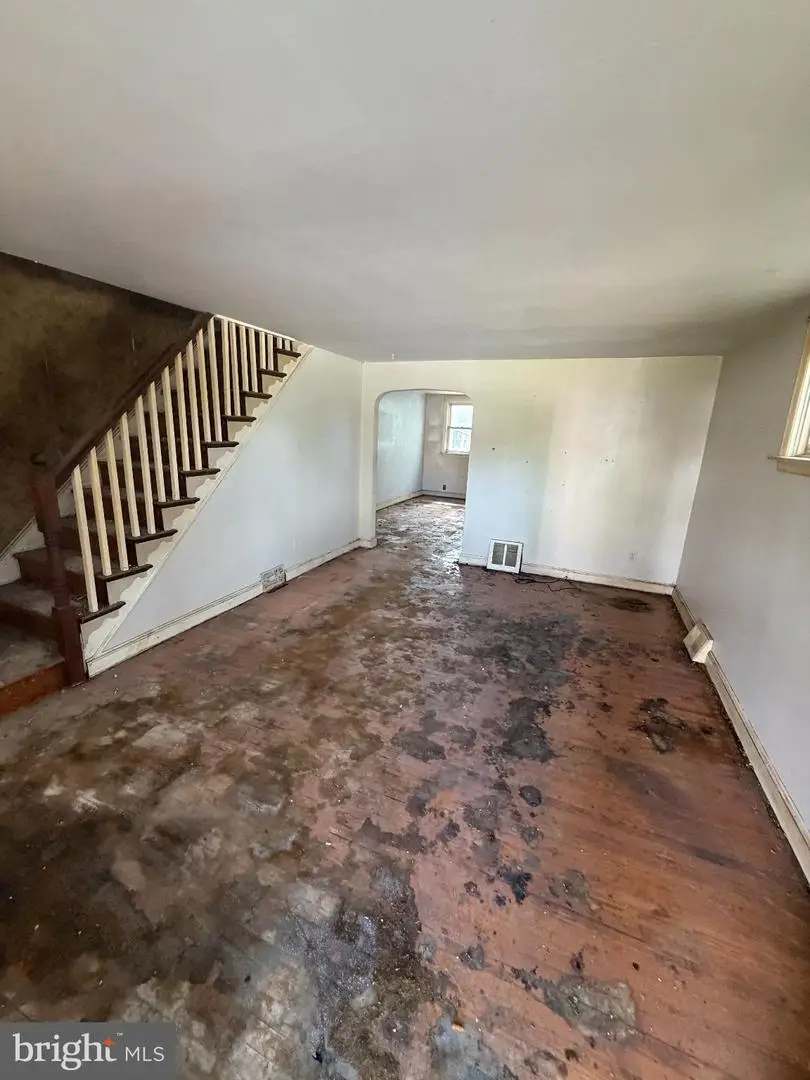 2 Ashbourne Rd, Darby, PA 19023 - #2