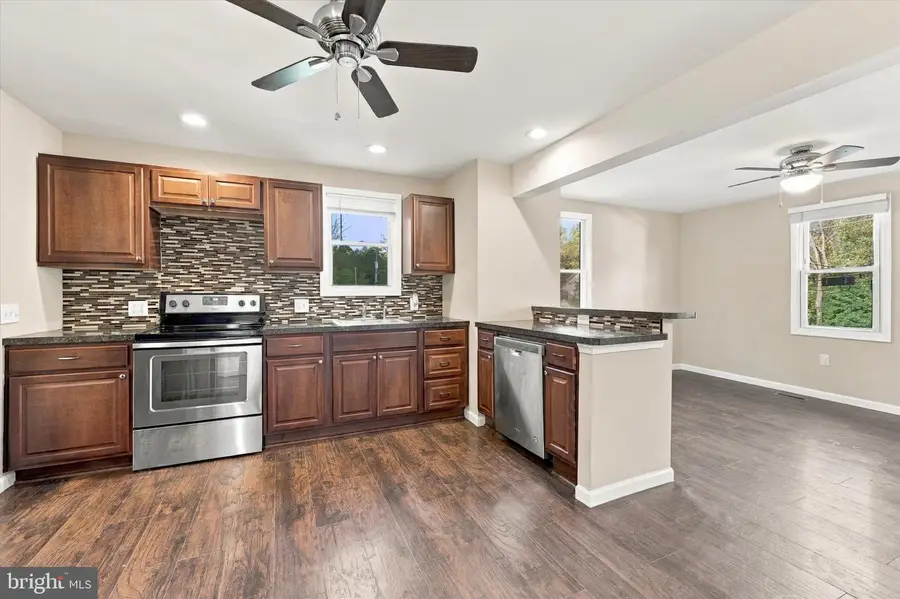 803 Maple Ln, Aston, PA 19014 - #3