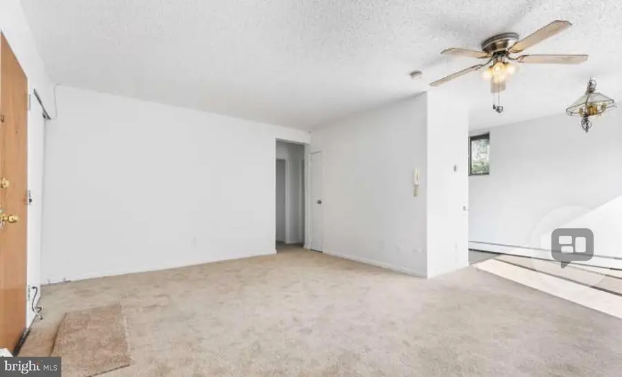 100 E Glenolden Ave E #r-19, Glenolden, PA 19036 - #3