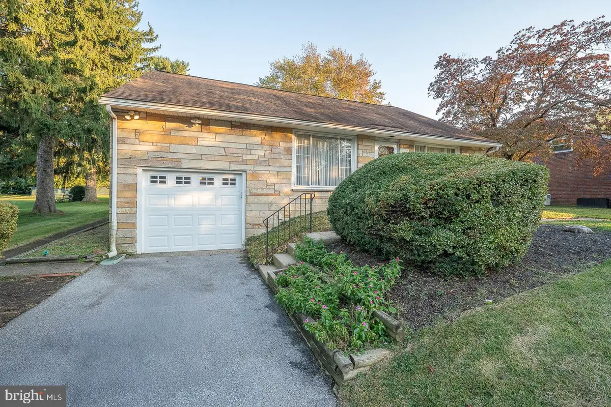 7 Lincoln Ln, Broomall, PA 19008 - #1