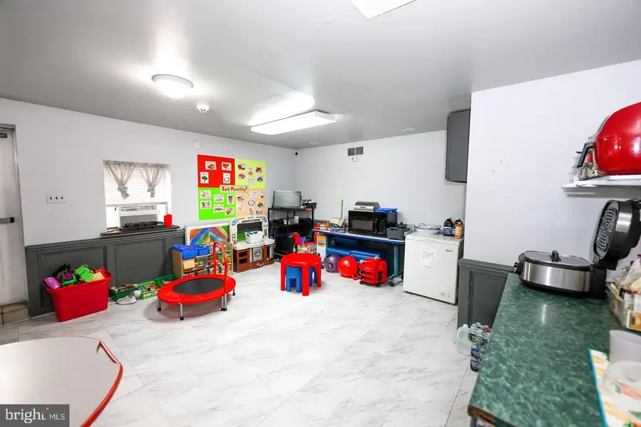 232 Long Ln, Upper Darby, PA 19082 - #3
