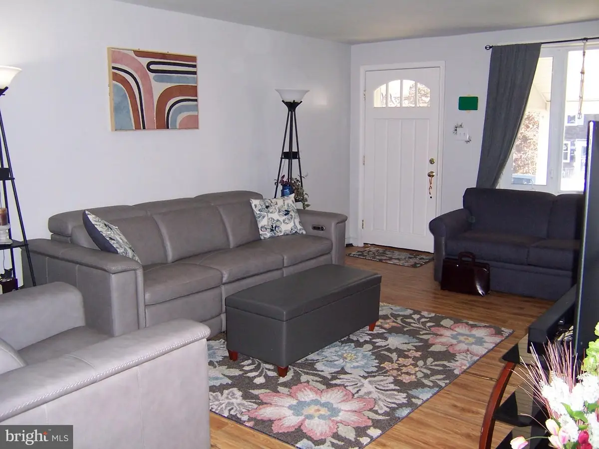317 Spruce St, Glenolden, PA 19036 - #1