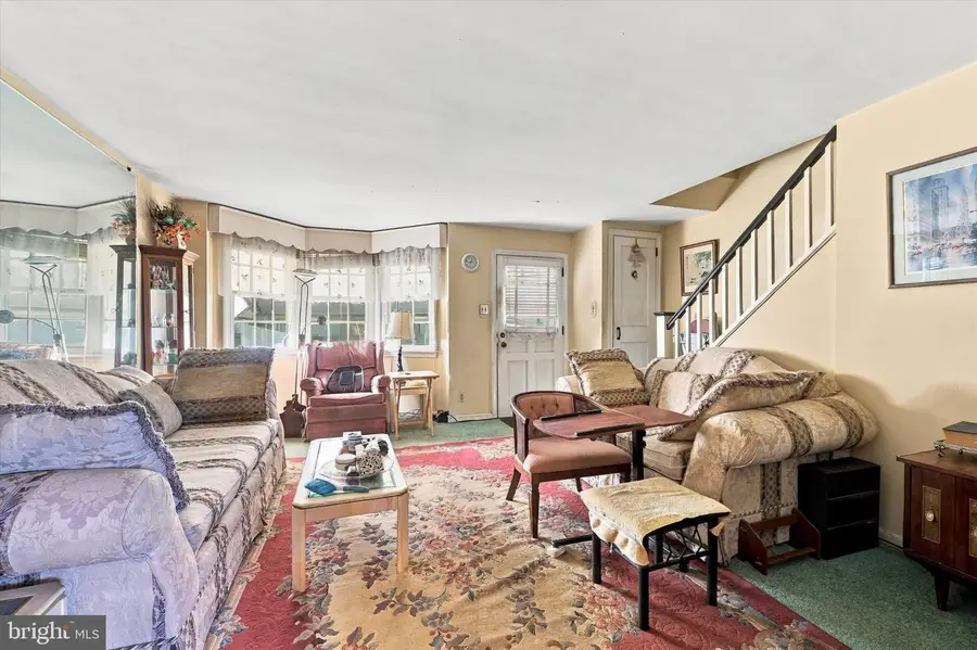 7281 Glenthorne Rd, Upper Darby, PA 19082 - #3