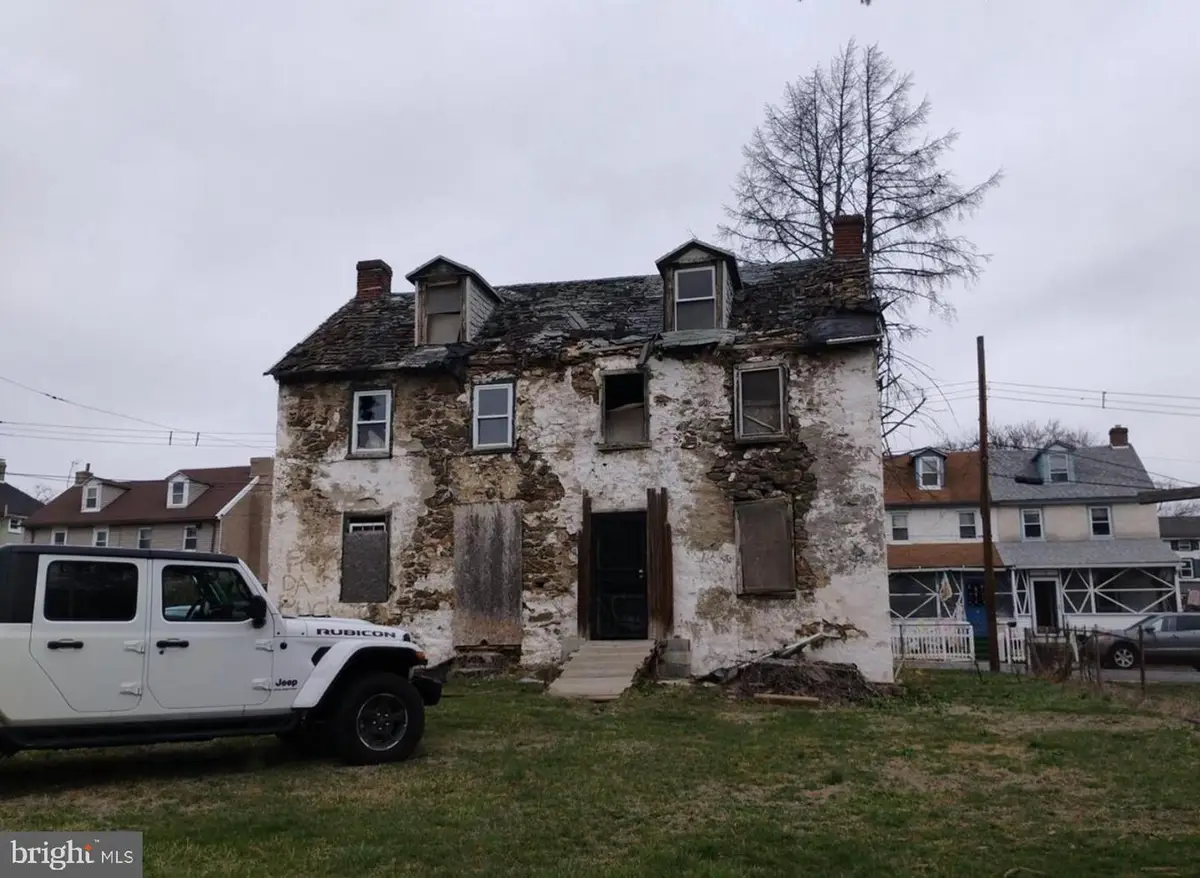 18-20 Front St, Brookhaven, PA 19015 - #1