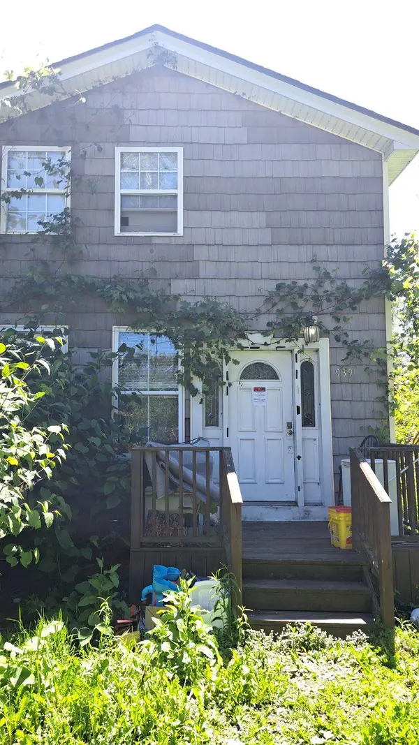 939 1/2 W 3rd St, ERIE, PA 16507