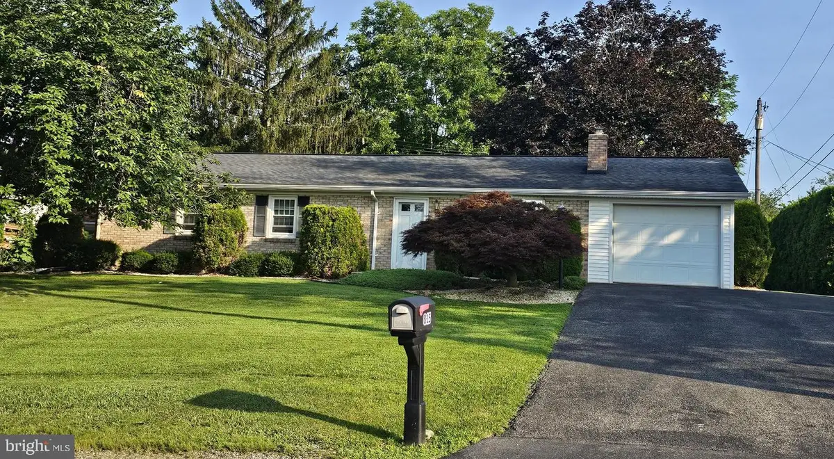 815 Fox Meadow Rd, Chambersburg, PA 17202 - Image #1