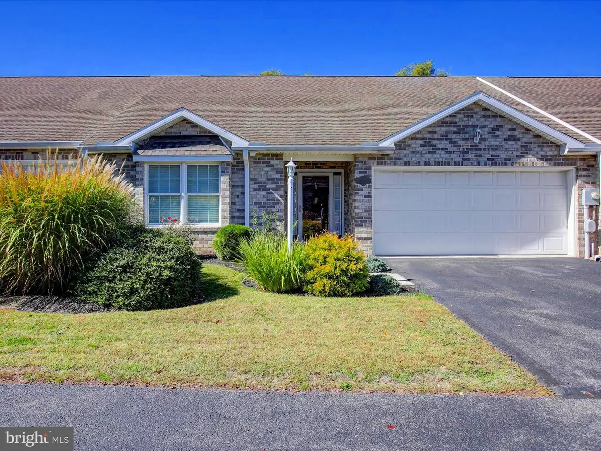 602 Brookview Dr, Greencastle, PA 17225 - Image #1