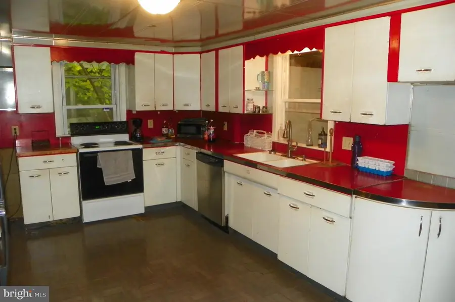 712 S 2nd St, Chambersburg, PA 17201 - Image #2