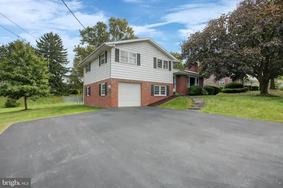 1042 Laurich Drive, Chambersburg, PA 17202 - Image #2