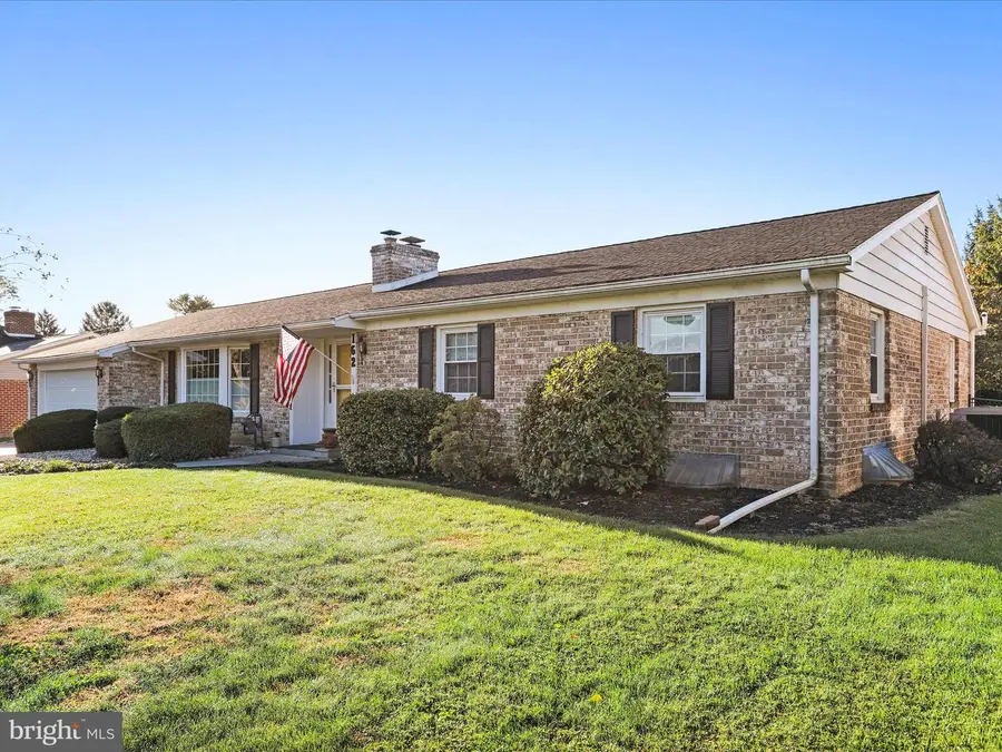 162 Harvest Ln, Chambersburg, PA 17202 - Image #2