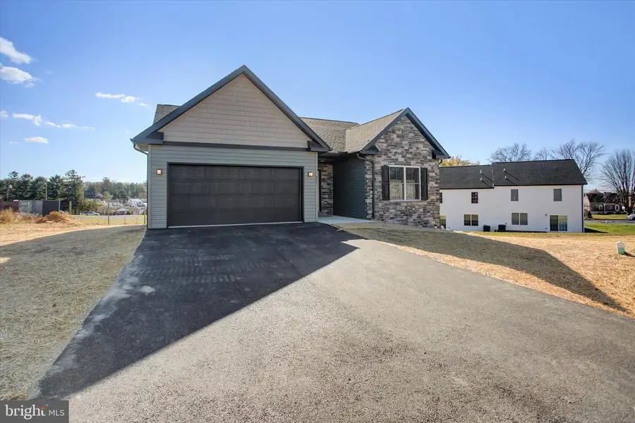 405 Guard Ln, Waynesboro, PA 17268 - Image #2