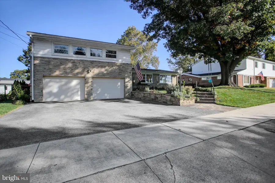 725 Floral Ave, Chambersburg, PA 17201 - Image #2