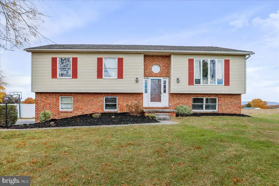 601 Kittatinny Dr, Chambersburg, PA 17202 - Image #2