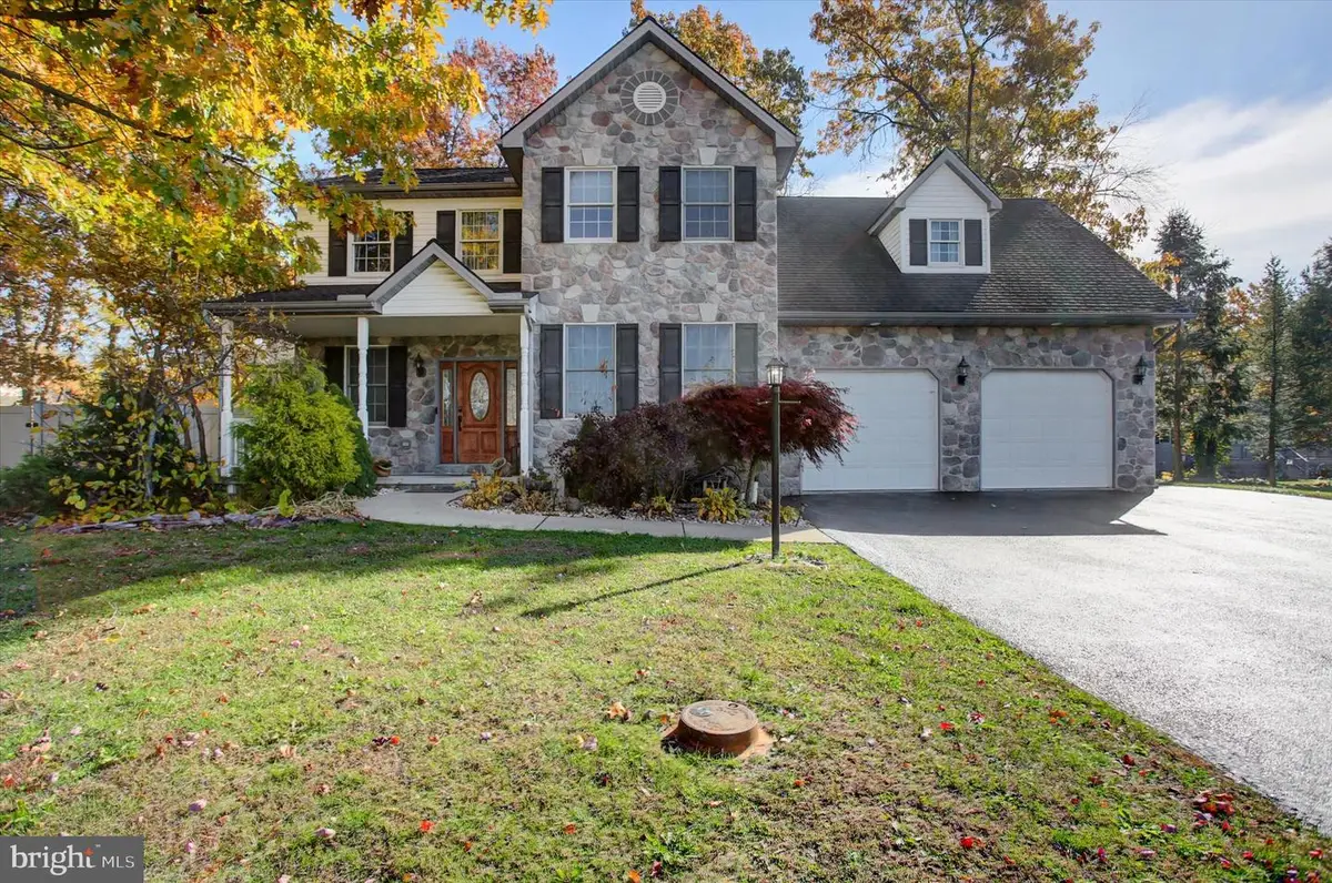 642 Eric Dr, Shippensburg, PA 17257 - Image #1