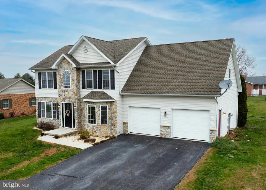 51 Diopside Dr, Chambersburg, PA 17202 - Image #2