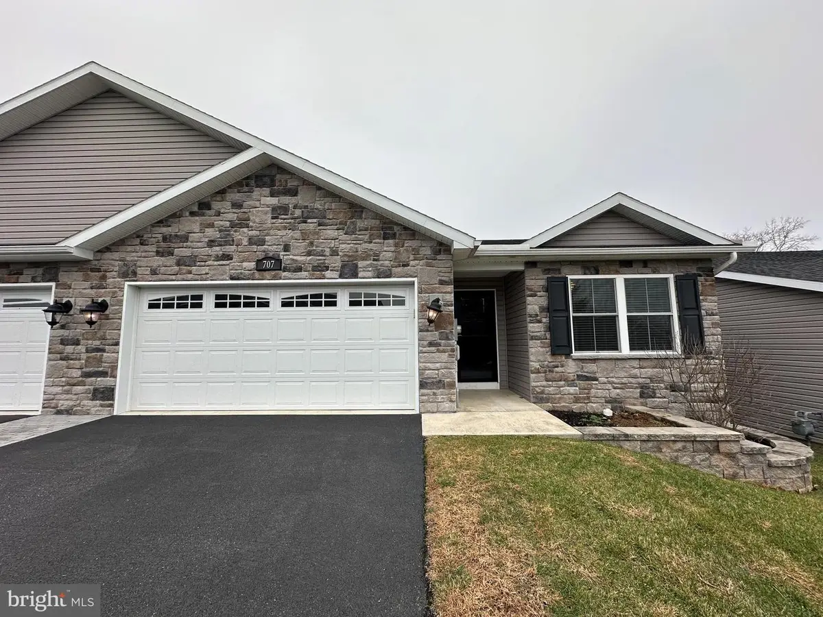 707 Shook Court W, Greencastle, PA 17225 - Image #1
