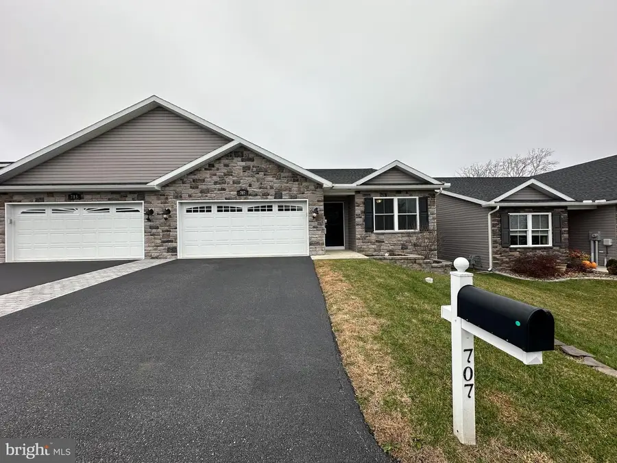 707 Shook Court W, Greencastle, PA 17225 - Image #2