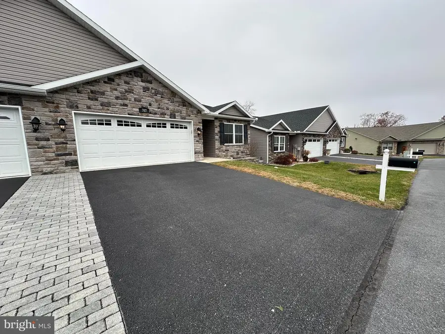707 Shook Court W, Greencastle, PA 17225 - Image #3