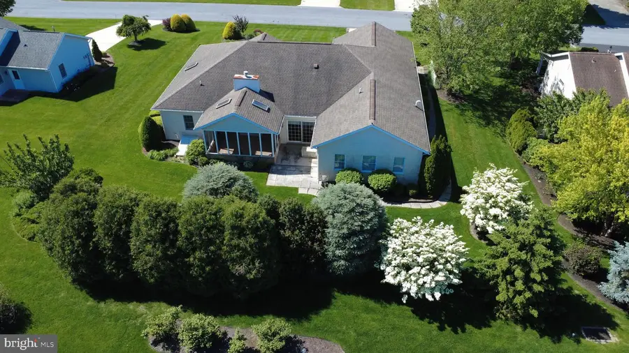 6337 Medina Ridge Dr, Fayetteville, PA 17222 - Image #2