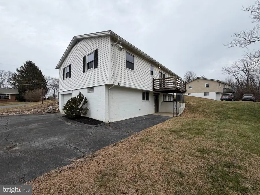 1528 Lakeshore Dr, Chambersburg, PA 17202 - Image #3
