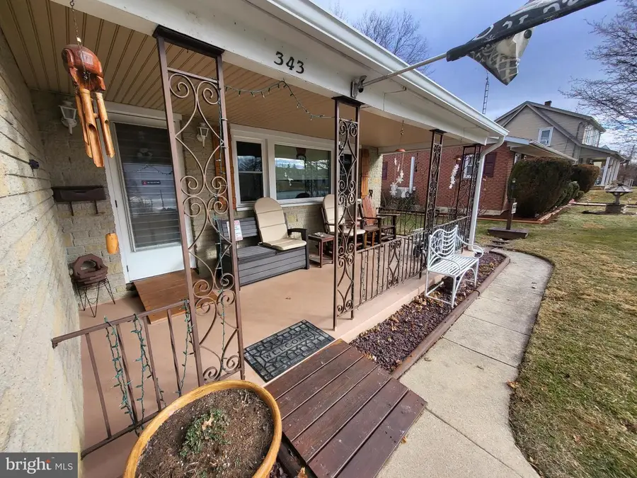 343 E Garfield St, Chambersburg, PA 17201 - Image #2
